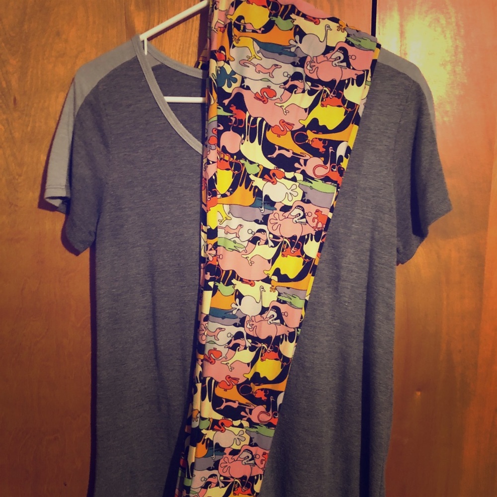 LuLaRoe Shirt Size XS & One Size Leggings